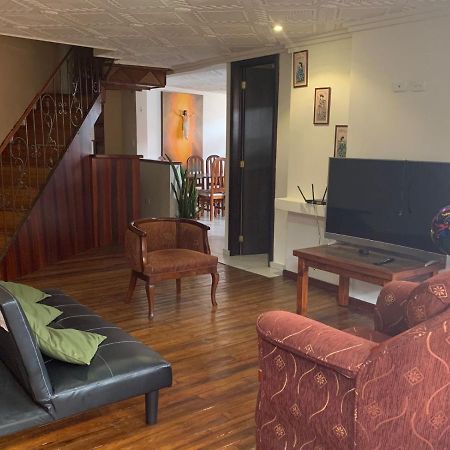 Hostel Santa Canela Cuenca Ngoại thất bức ảnh