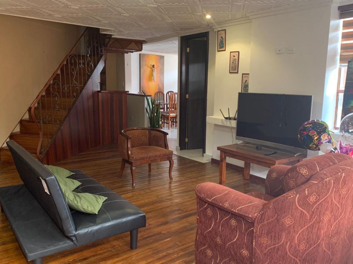 Hostel Santa Canela Cuenca Ngoại thất bức ảnh