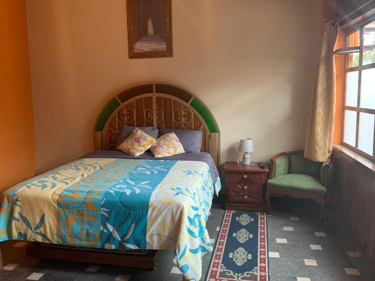 Hostel Santa Canela Cuenca Ngoại thất bức ảnh