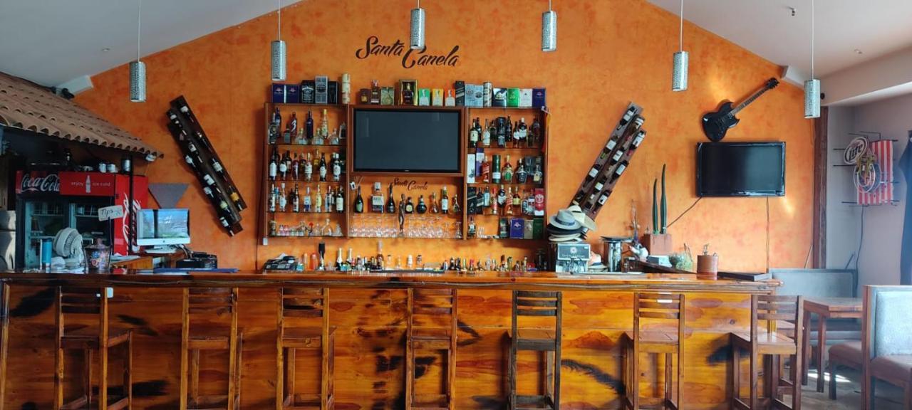 Hostel Santa Canela Cuenca Ngoại thất bức ảnh