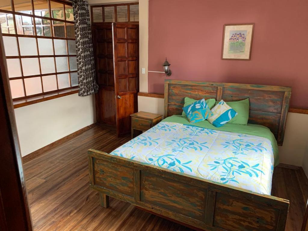 Hostel Santa Canela Cuenca Ngoại thất bức ảnh