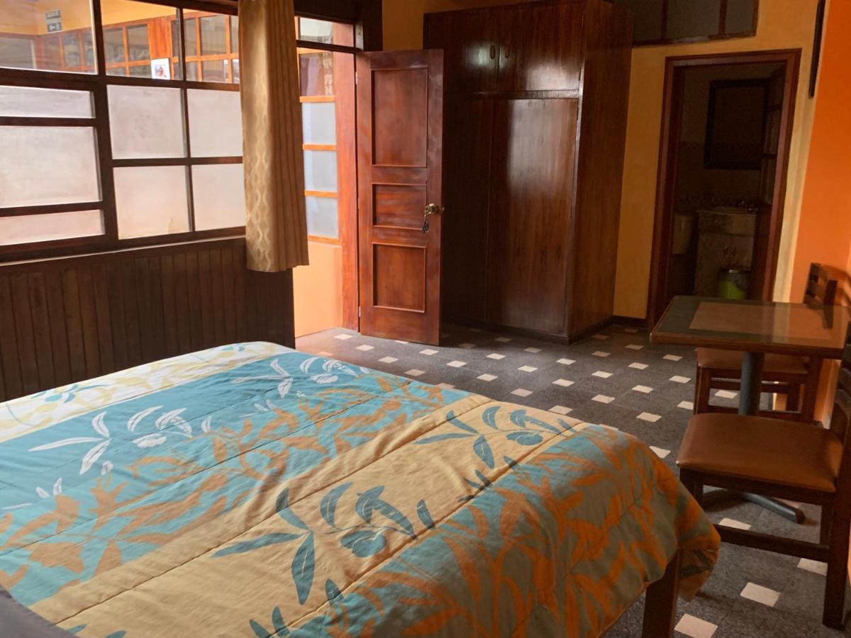 Hostel Santa Canela Cuenca Ngoại thất bức ảnh