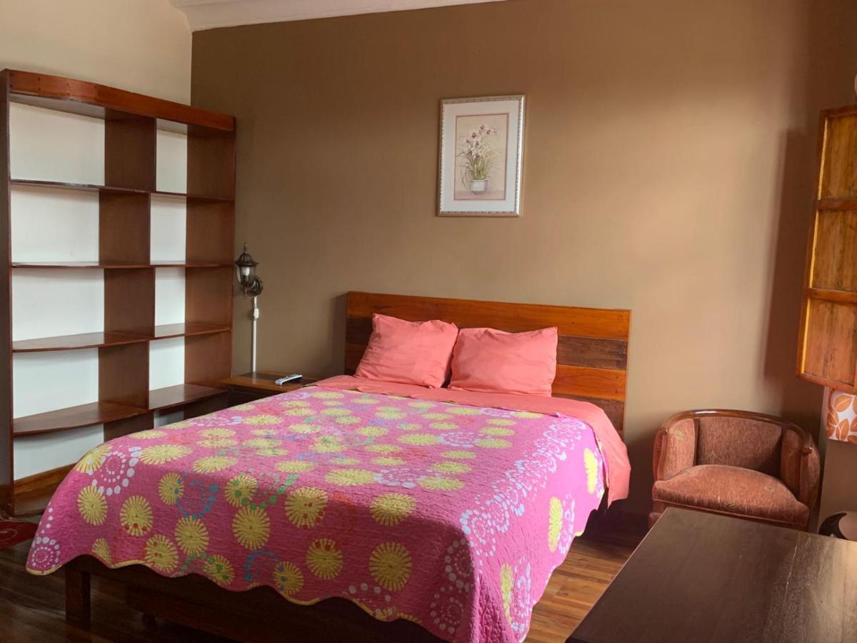 Hostel Santa Canela Cuenca Ngoại thất bức ảnh