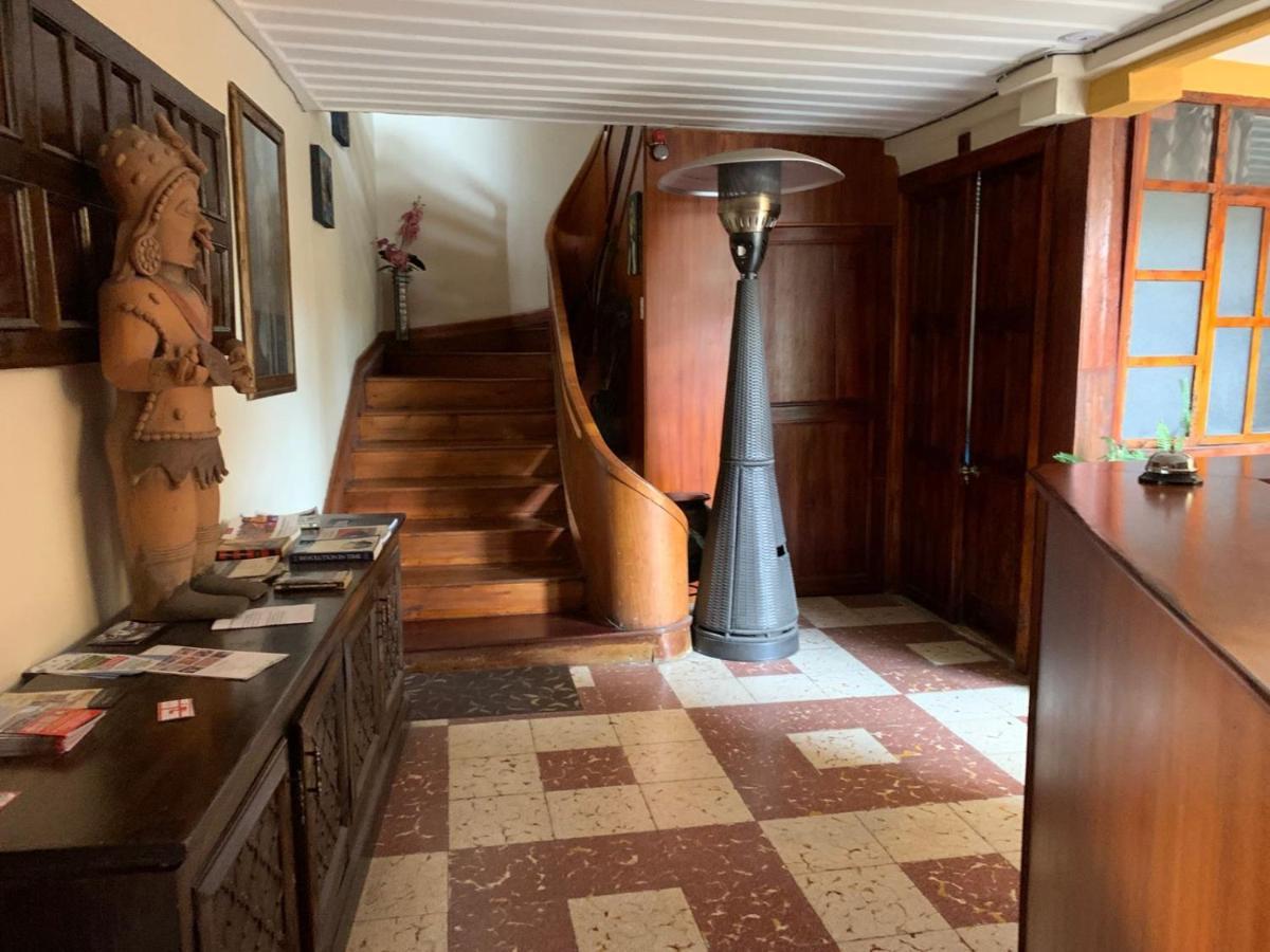 Hostel Santa Canela Cuenca Ngoại thất bức ảnh